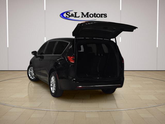 2026 Chrysler Pacifica Select AWD