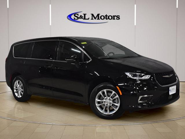 2026 Chrysler Pacifica Select AWD