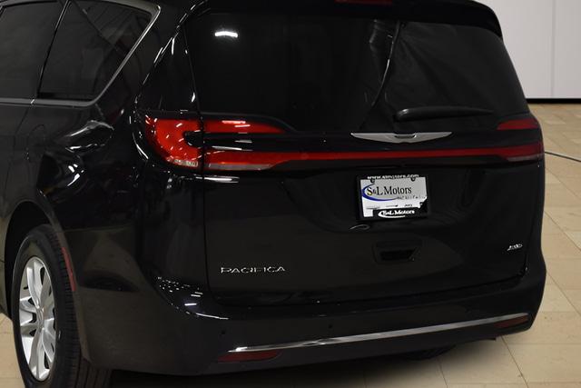 2026 Chrysler Pacifica Select AWD
