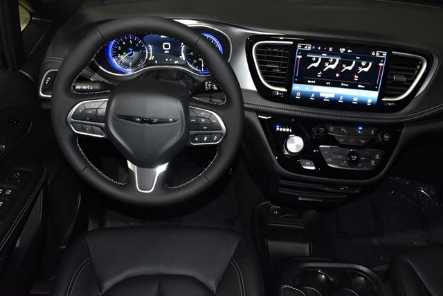 2026 Chrysler Pacifica Select AWD