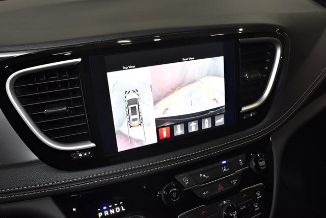 2026 Chrysler Pacifica Select AWD