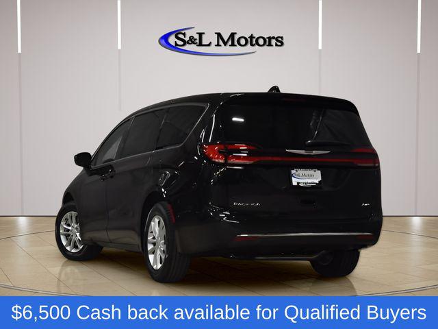 2026 Chrysler Pacifica Select AWD
