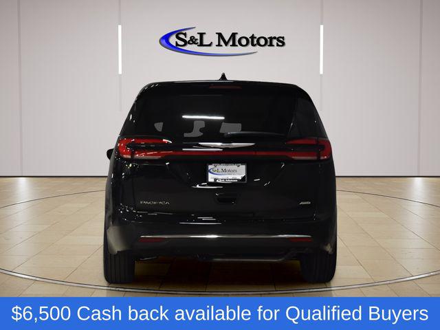 2026 Chrysler Pacifica Select AWD