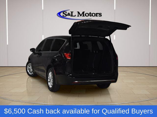 2026 Chrysler Pacifica Select AWD