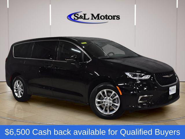 2026 Chrysler Pacifica Select AWD