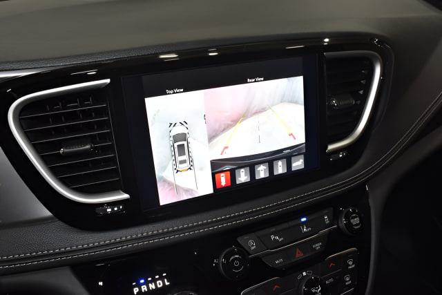 2026 Chrysler Pacifica Select AWD