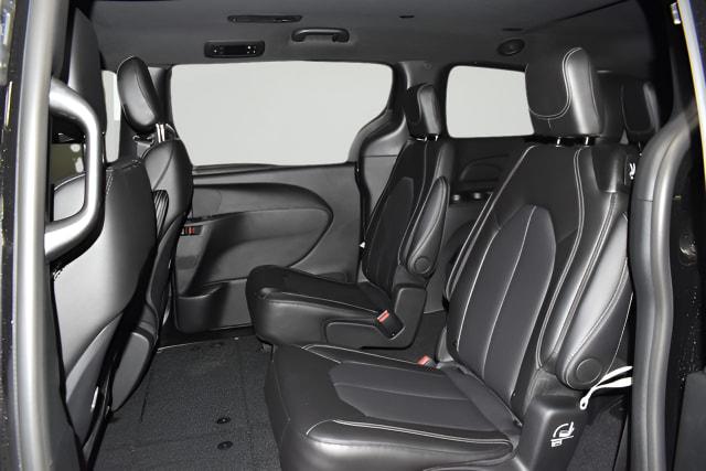 2026 Chrysler Pacifica Select AWD
