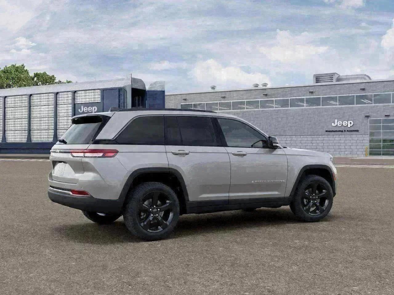 New 2026 Silver Zynith Exterior Paint Jeep Limited image 4