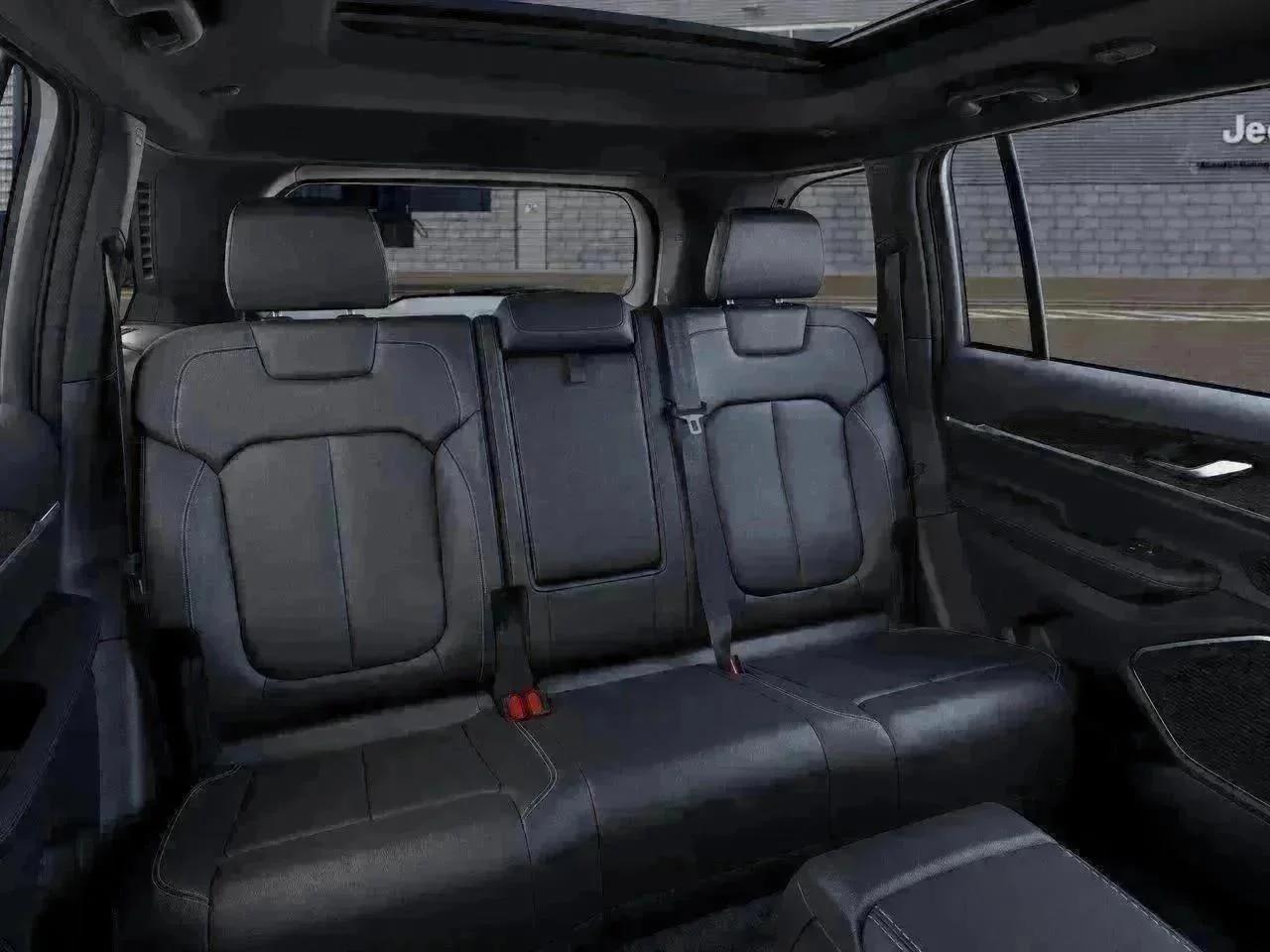 New 2026 Silver Zynith Exterior Paint Jeep Limited image 15