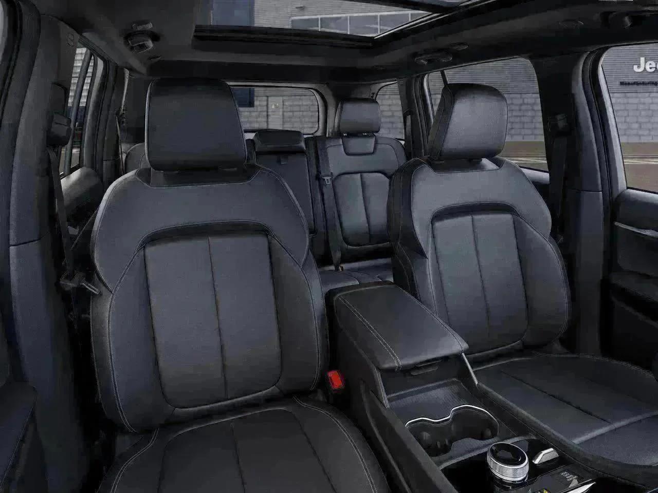 New 2026 Silver Zynith Exterior Paint Jeep Limited image 16