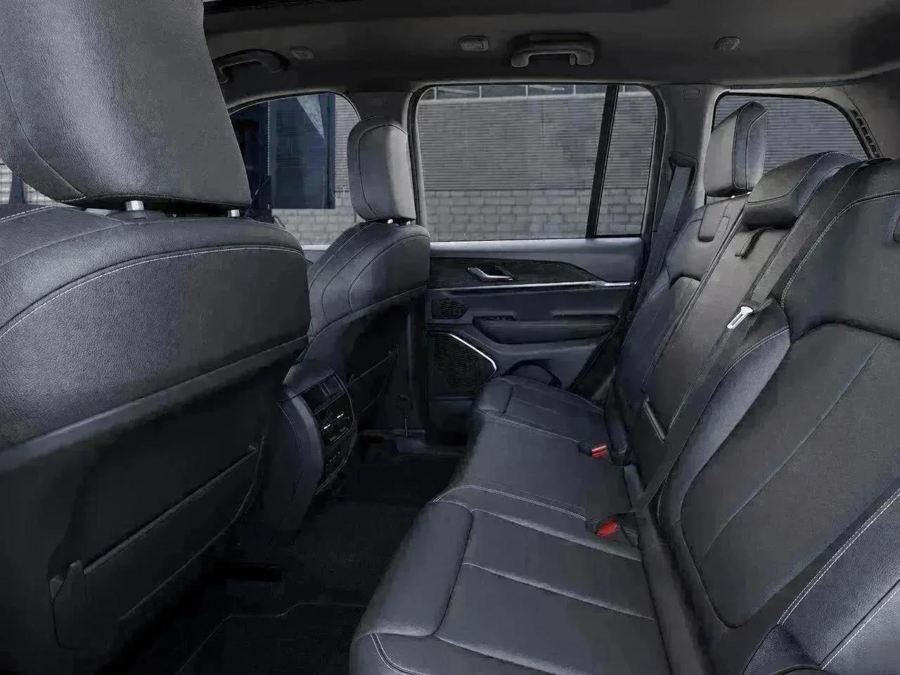 New 2026 Silver Zynith Exterior Paint Jeep Limited image 23