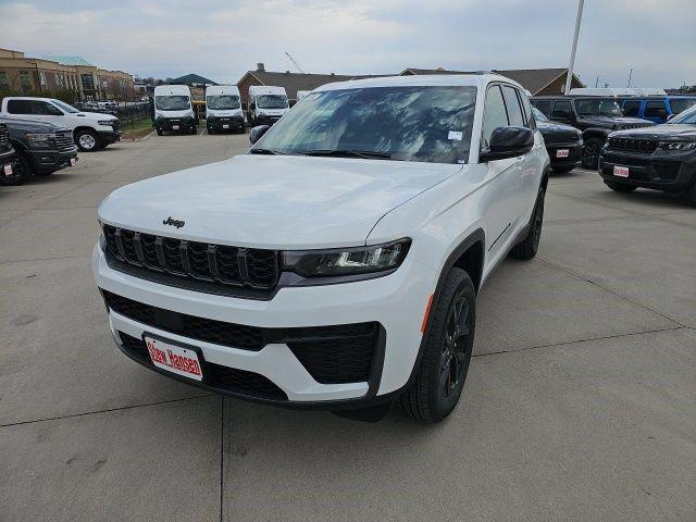 2026 Jeep Grand Cherokee Altitude 4x4 for sale in Urbandale, IA