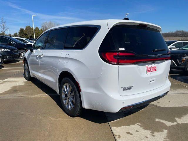 2026 Chrysler Pacifica Select AWD