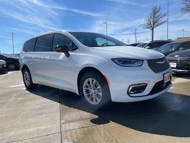2026 Chrysler Pacifica Select AWD
