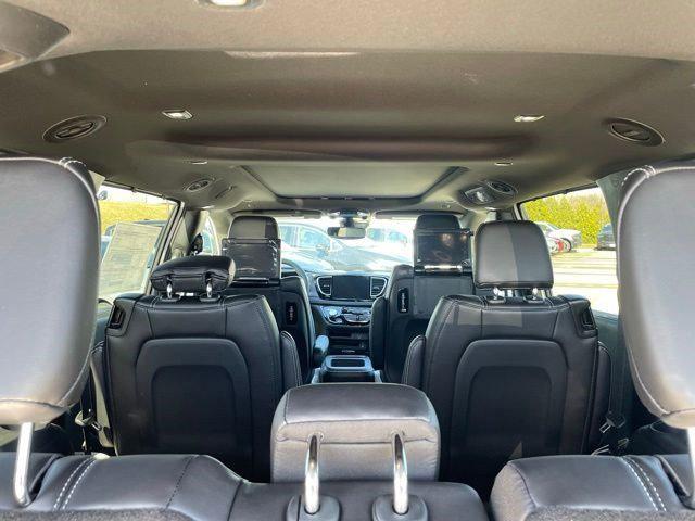 2026 Chrysler Pacifica Select AWD