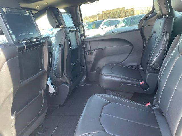 2026 Chrysler Pacifica Select AWD