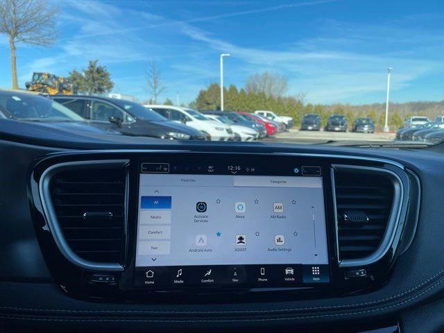 2026 Chrysler Pacifica Select AWD
