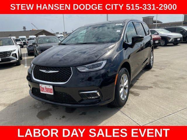 2026 Chrysler Pacifica Select AWD for sale in Urbandale, IA