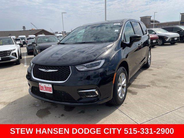 2026 Chrysler Pacifica Select AWD for sale in Urbandale, IA