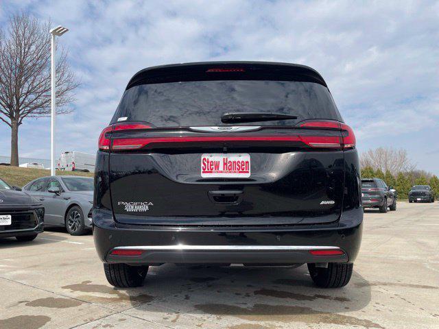2026 Chrysler Pacifica Select AWD