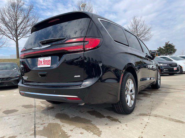 2026 Chrysler Pacifica Select AWD
