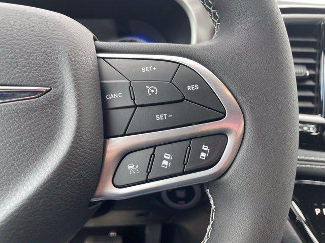 2026 Chrysler Pacifica Select AWD