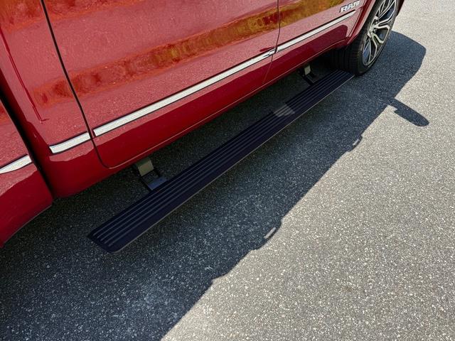 2026 Ram 1500 Tungsten Crew Cab 4x4 5'7" Box