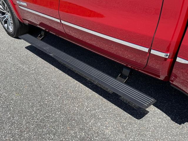 2026 Ram 1500 Tungsten Crew Cab 4x4 5'7" Box