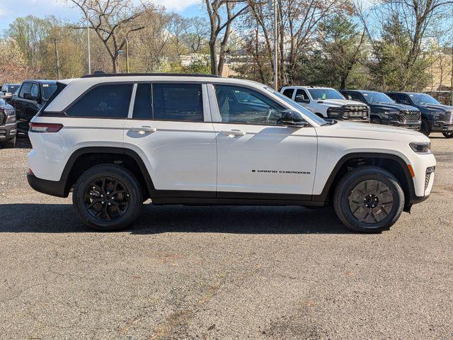 2026 Jeep Grand Cherokee GRAND CHEROKEE LAREDO ALTITUDE 4X4 2026 Jeep Grand Cherokee GRAND CHEROKEE LAREDO ALTITUDE 4X4