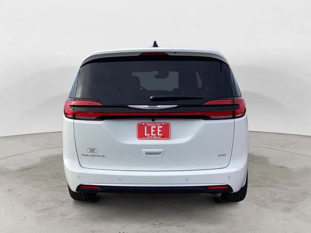 2026 Chrysler Pacifica Select AWD