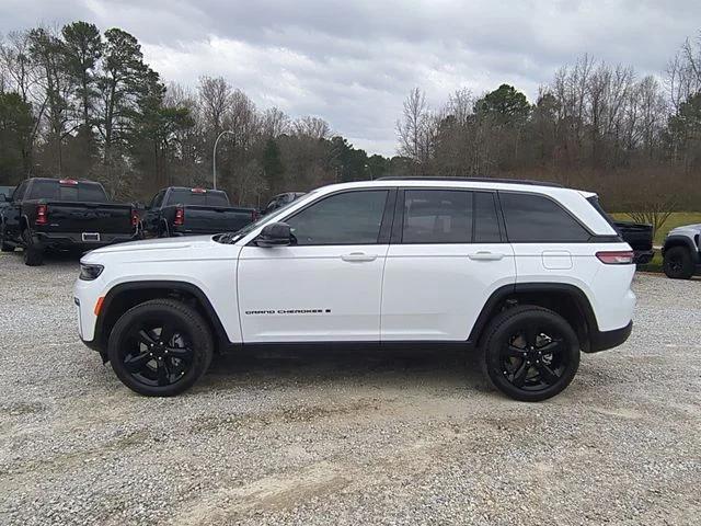 New 2026 Bright White Clear-Coat Exterior Paint Jeep Limited image 2