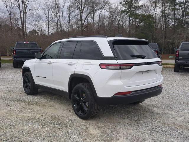 New 2026 Bright White Clear-Coat Exterior Paint Jeep Limited image 3