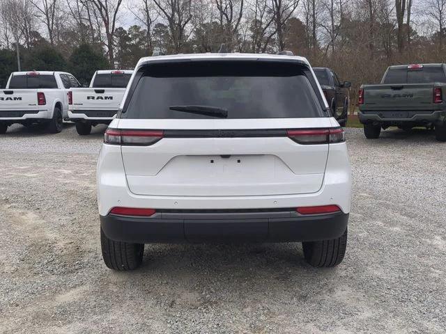 New 2026 Bright White Clear-Coat Exterior Paint Jeep Limited image 4