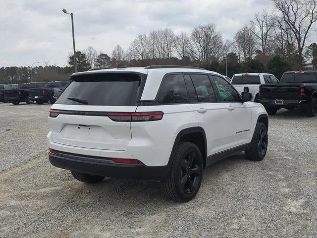 New 2026 Bright White Clear-Coat Exterior Paint Jeep Limited image 5