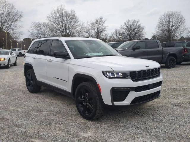 New 2026 Bright White Clear-Coat Exterior Paint Jeep Limited image 7