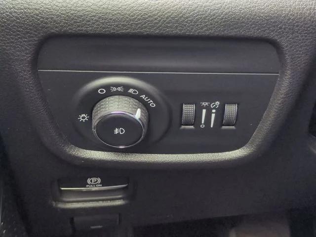 New 2026 Bright White Clear-Coat Exterior Paint Jeep Limited image 21