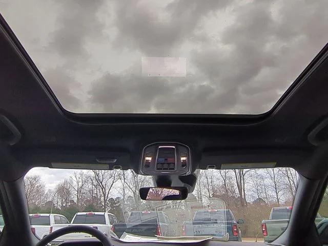 New 2026 Bright White Clear-Coat Exterior Paint Jeep Limited image 30