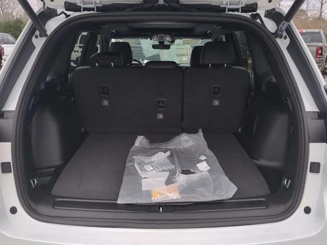 New 2026 Bright White Clear-Coat Exterior Paint Jeep Limited image 36
