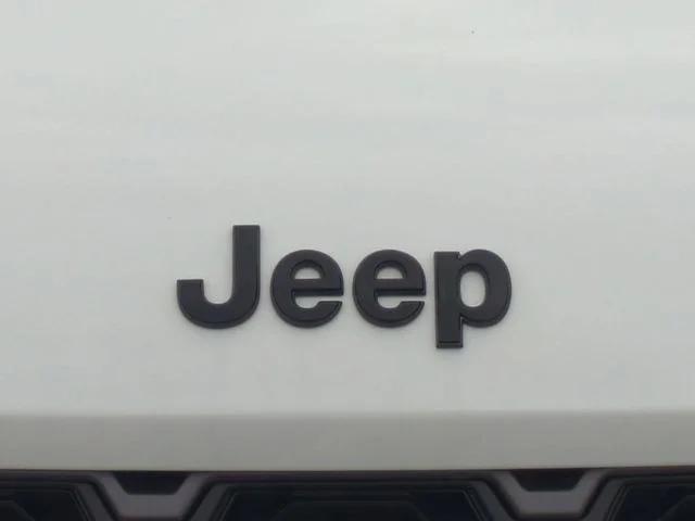 New 2026 Bright White Clear-Coat Exterior Paint Jeep Limited image 41
