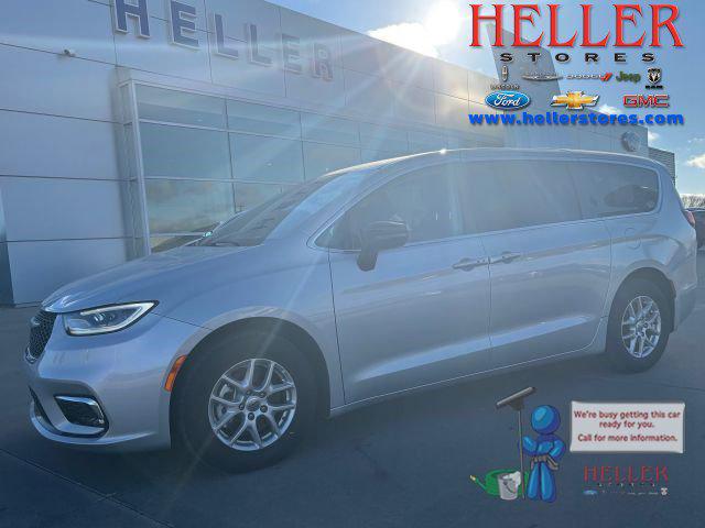 2024 Chrysler Pacifica Touring L for sale in El Paso, IL
