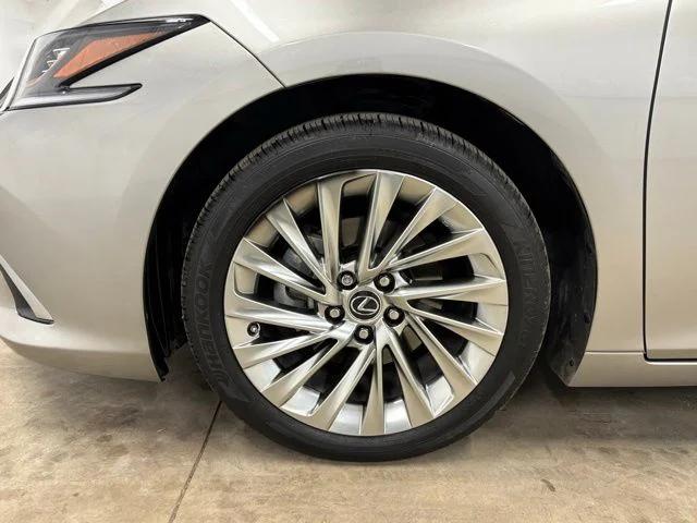 2021 Lexus ES 300h Ultra Luxury