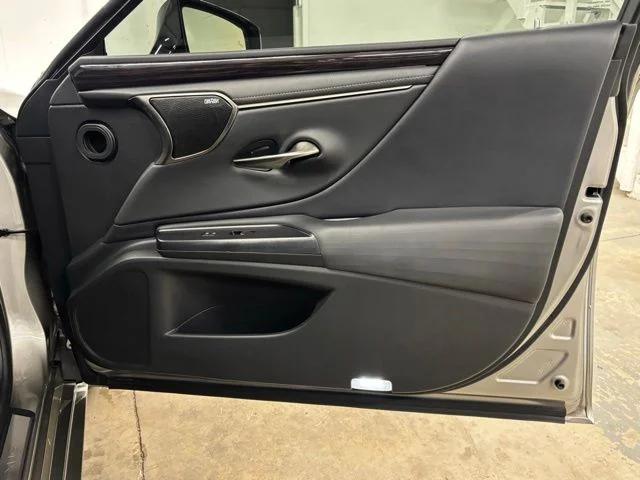 2021 Lexus ES 300h Ultra Luxury