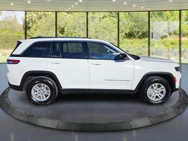 2023 Jeep Grand Cherokee Laredo 4x4