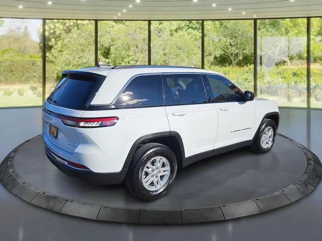 2023 Jeep Grand Cherokee Laredo 4x4