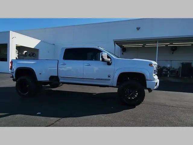 2026 Chevrolet Silverado 3500HD Crew Cab, Long Bed, High Country Dual Rear Wheel, RWD
