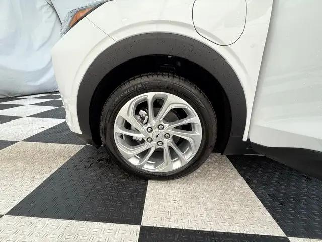 2027 Chevrolet Bolt LT FWD