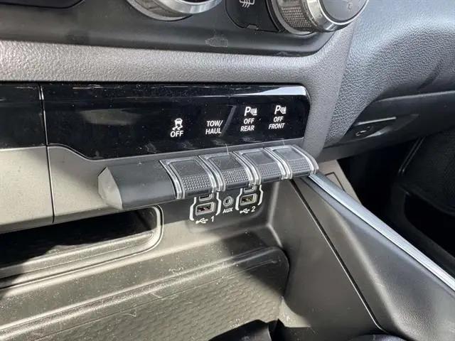 2022 Ram 1500 Big Horn Crew Cab 4x4 5'7" Box