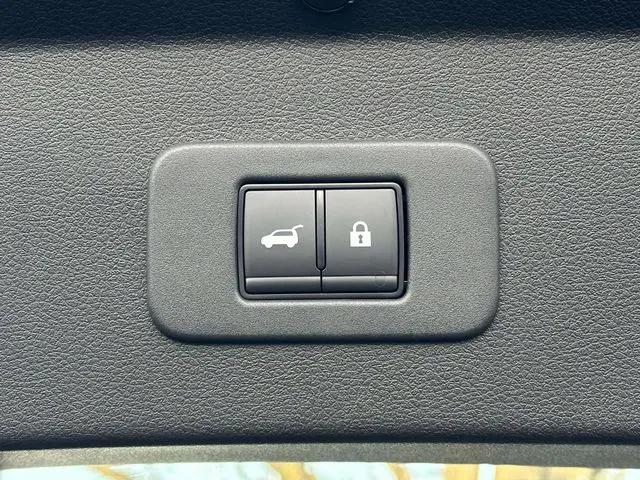 2026 Nissan LEAF PLATINUM+
