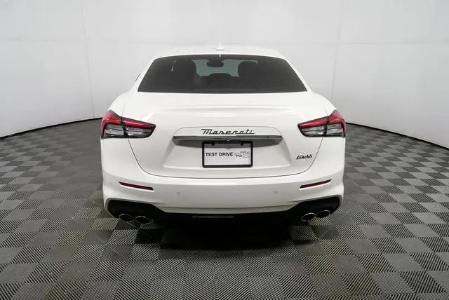 2022 Maserati Ghibli Modena Q4