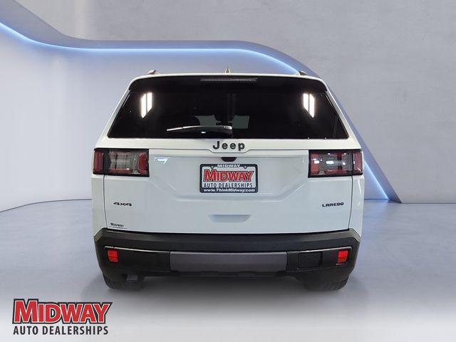 2026 Jeep Cherokee Laredo 4x4